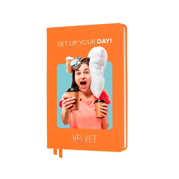 Корицата на Velvet отблизо с фокус върху текстурата