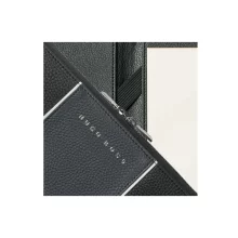 Детайли на текстурата и логото на папка Gear А5 от HUGO BOSS