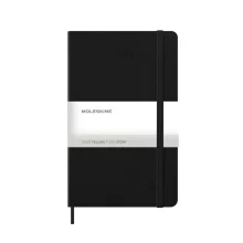 Черен MOLESKINE дневник с твърда корица, поставен върху работно бюро