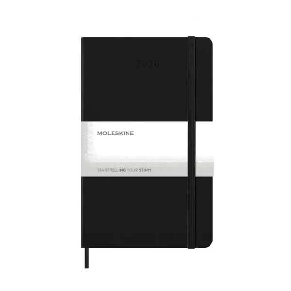 Черен MOLESKINE дневник с твърда корица, поставен върху работно бюро