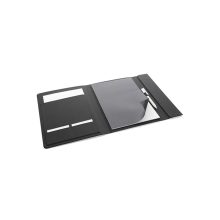 Стилно бизнес портфолио, поставено върху офис бюро