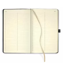 Тефтер с ластик за затваряне за сигурно съхранение на страниците.