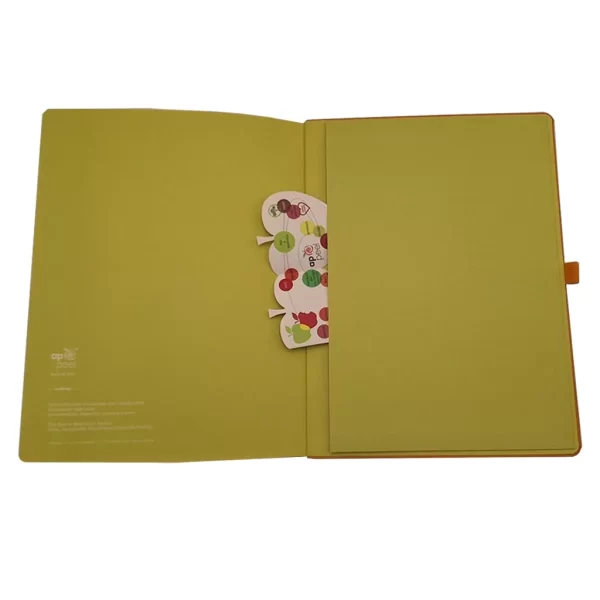 Тефтер ROYAL с корица от ябълки и интегриран джоб за документи.